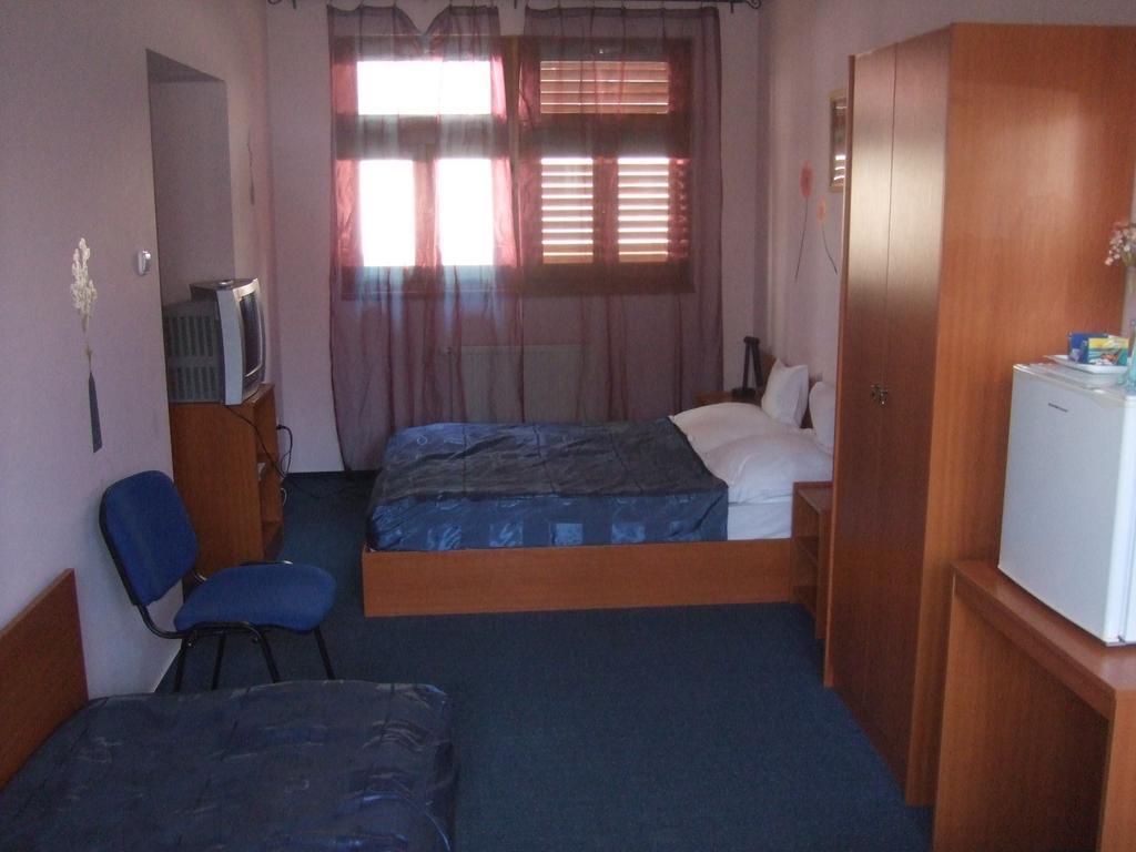 Timarhaz Panzio Bed & Breakfast Szeged Room photo