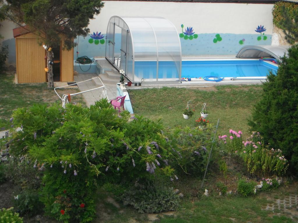 Timarhaz Panzio Bed & Breakfast Szeged Room photo