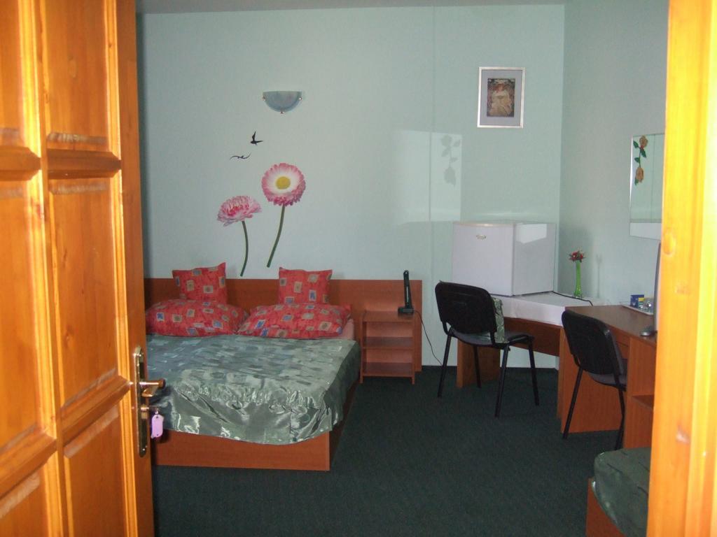 Timarhaz Panzio Bed & Breakfast Szeged Room photo